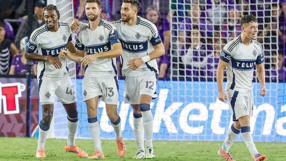 Thomas Müller jubelt mit den Vancouver Whitecaps über seinen Treffer in der Nachspielzeit zum 2:1-Erfolg in Orlando. Foto: Kevin Kolczynski/AP/dpa