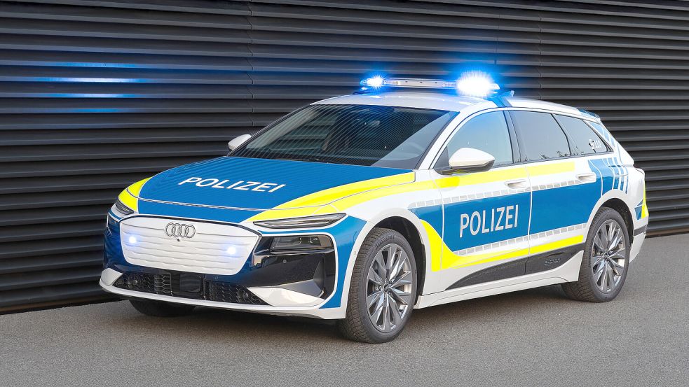 So oder so ähnlich soll der neue Streifenwagen der niedersächsischen Polizei aussehen: Es handelt sich hierbei nicht ganz um den originalen Audi e-tron für Niedersachsen, sondern um ein Musterfahrzeug. Foto: Haberl Electronic GmbH & Co KG