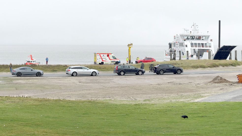 Das auf Norderney stationierte Rettungsboot „Woltera“ brachte den Kitesurfer an Land. Foto: Feuerwehr Norderney