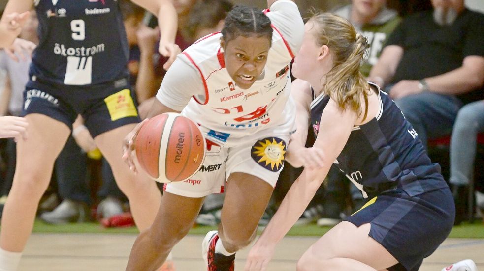 Dynamisch: Die Basketballerinnen der Girolive Panthers Osnabrück um Océane Monpierre bezwangen die Eisvögel Freiburg am Sonntagnachmittag in der 1. DBBL deutlich. Foto: Helmut Kemme