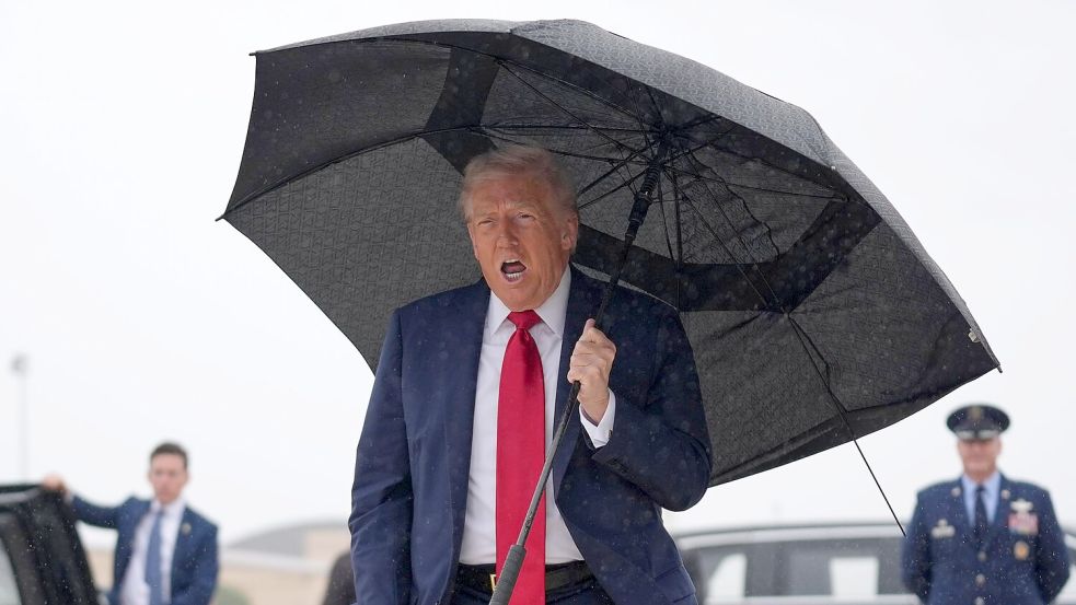Trump fliegt nach Israel. Foto: Evan Vucci/AP/dpa