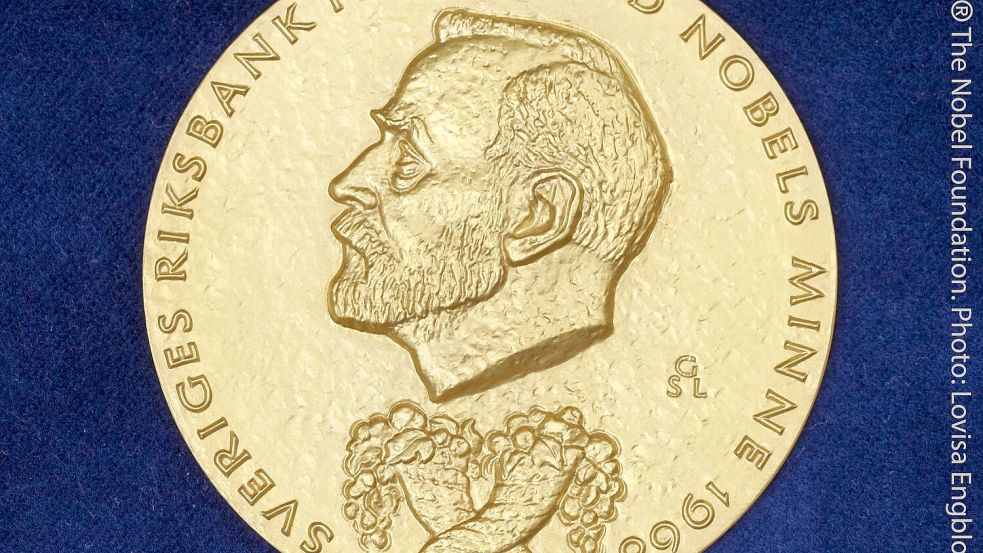 Diese besondere Medaille erhalten die Wirtschaftsnobelpreisträger. (Archivbild) Foto: Lovisa Engblom/The Nobel Foundat