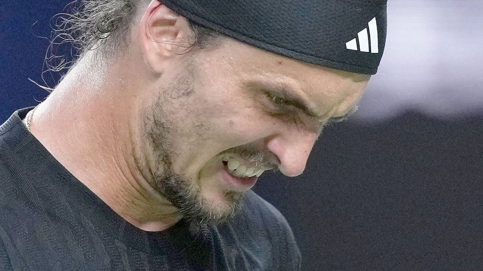 Alexander Zverev hinkt seiner Topform weit hinterher. Foto: Andy Wong/AP/dpa