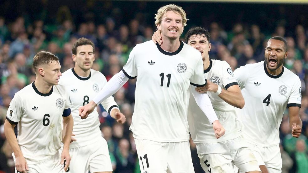 Mit der Schulter zu seinem ersten Länderspiel-Tor: Nick Woltemade. Foto: Peter Morrison/AP/dpa
