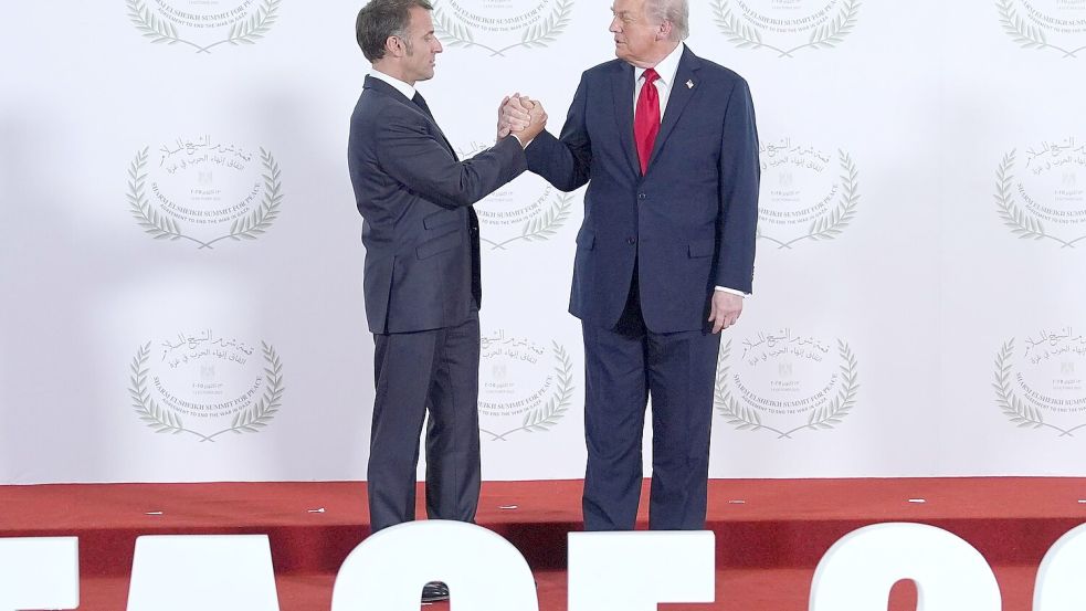 Während sich US-Präsident Trump für das Gaza-Abkommen feiern lässt, ist Frankreichs Präsident Macron weiter vorsichtig. Foto: Evan Vucci/AP Pool/AP/dpa