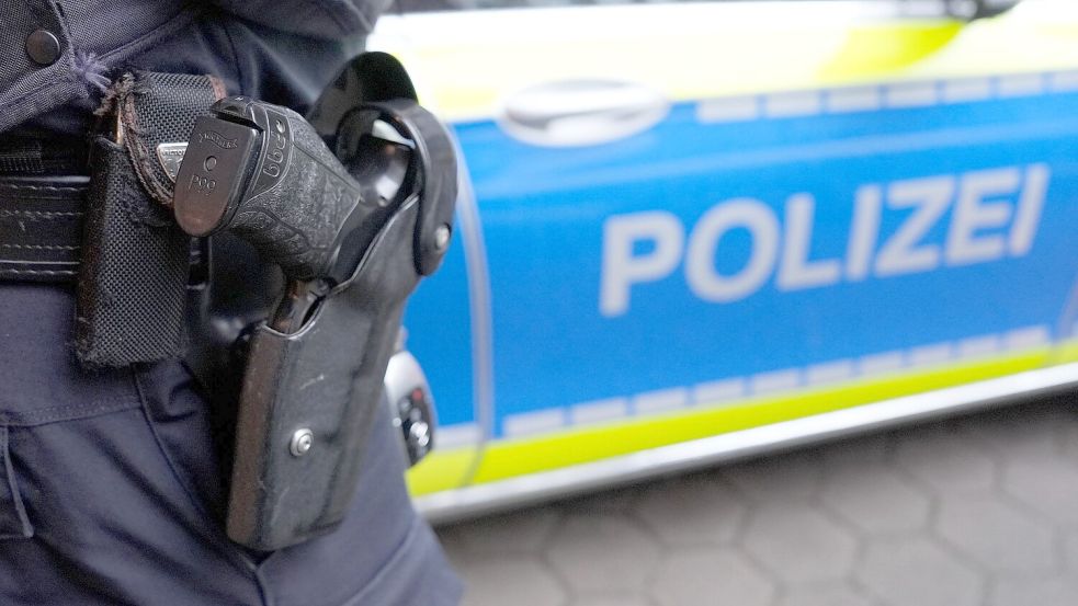 Ein zwölf Jahre alter Schüler hat am 2. Oktober 2025 einen Großensatz der Polizei in Wilhelmshaven ausgelöst: Er hatte einen Amoklauf an seiner Schule angekündigt. Symbolfoto: dpa