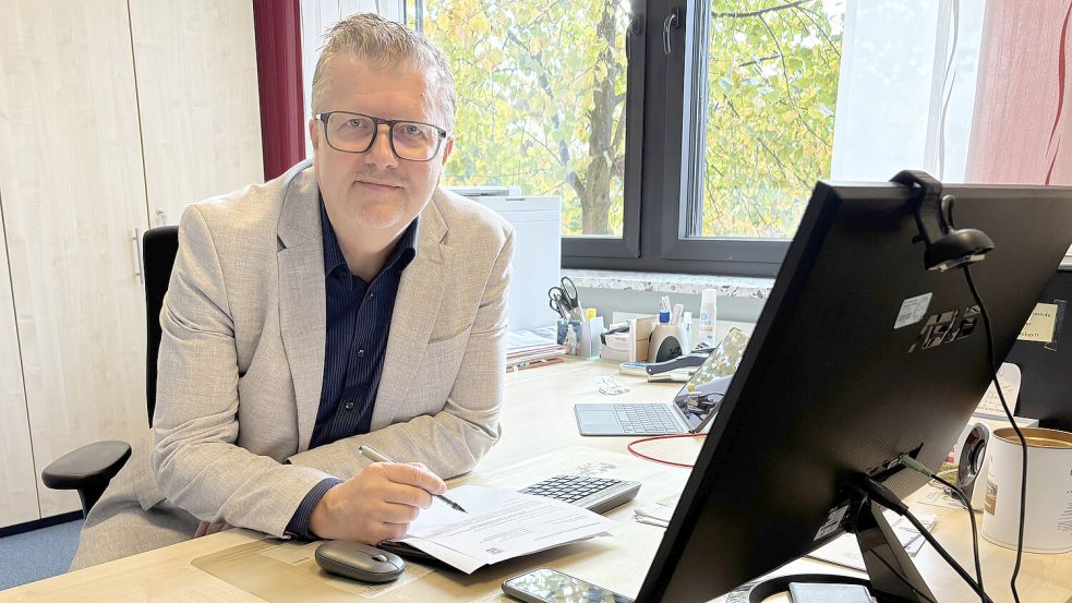 Westoverledingens Bürgermeister Theo Douwes tritt bei der Wahl im September 2026 nicht wieder an. Foto: Carsten Ammermann