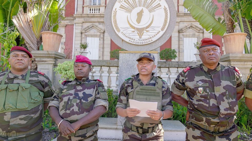 Der Putsch folgt auf wochenlange regierungskritische Proteste und Unruhen in dem Land. Foto: Brian Inganga/AP/dpa