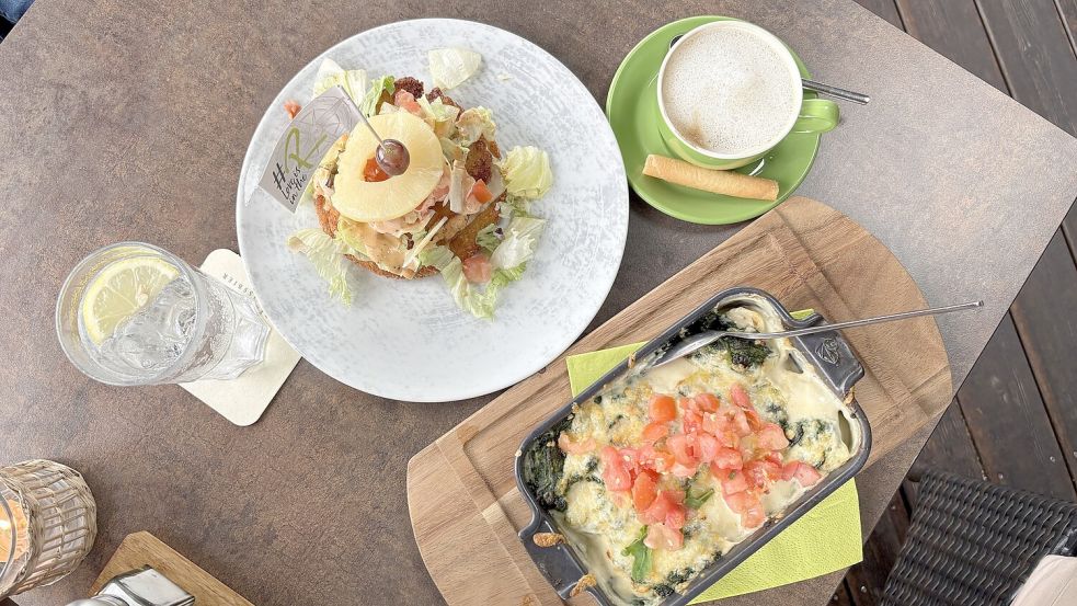 Mittagessen mit Blick aufs Wasser? In Aurich ist das in der Hafenkiste möglich. Foto: Leona Spindler