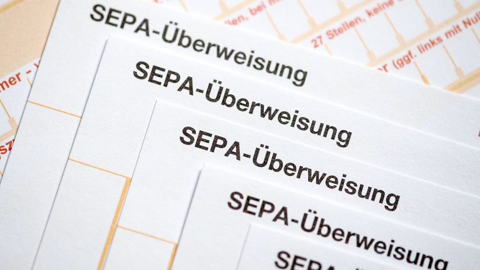 Seit vergangener Woche müssen alle Banken und Sparkassen vor einer Sepa-Überweisung den Empfängernamen mit der angegebenen IBAN vergleichen. Foto: dpa/Fabian Sommer