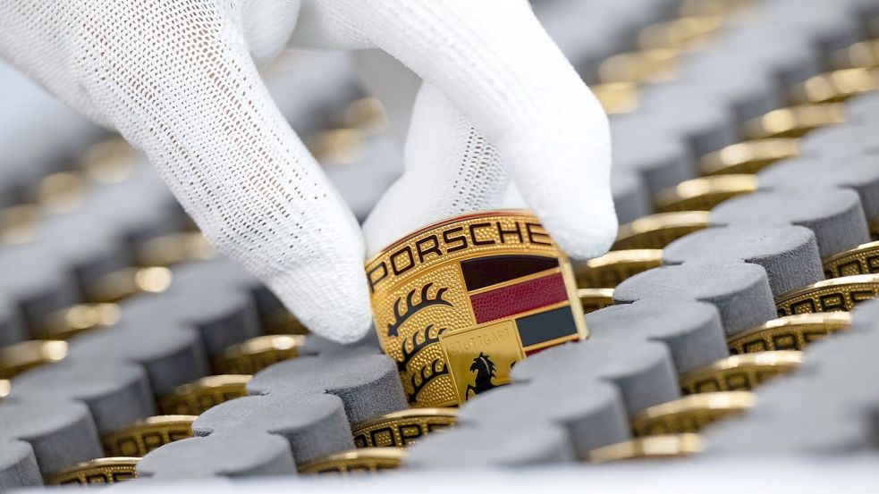 Der Sportwagenbauer Porsche ist bereits länger in schwerem Fahrwasser. Foto: Marijan Murat