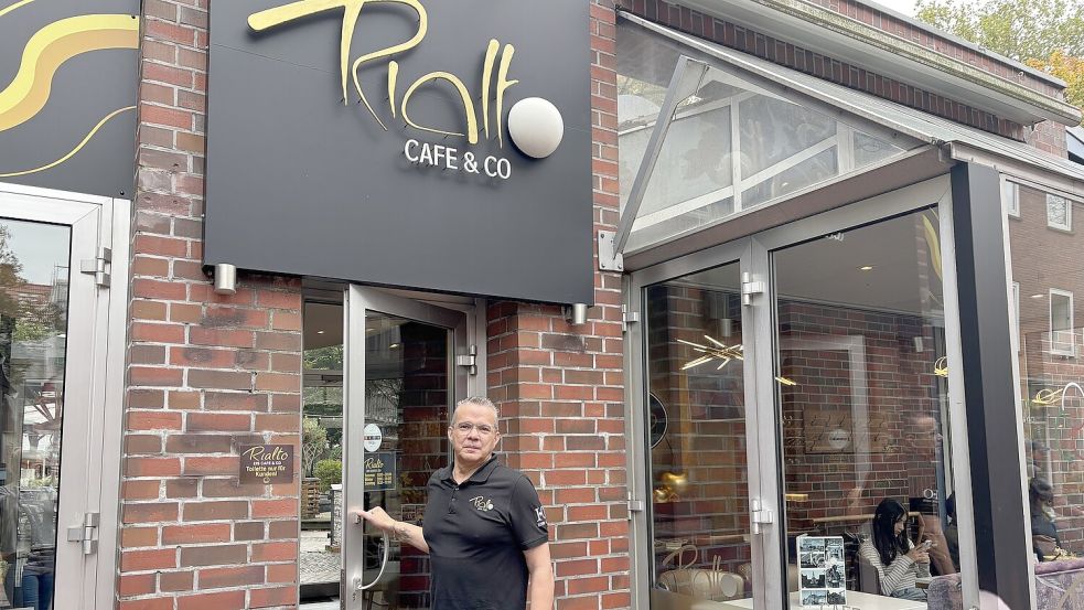 Paulo Alves betreibt seit 2019 das Café Rialto am Stadtgarten. 2015 hatte er das Eiscafé Rialto an der Neutorstraße übernommen und 2020 einen dritten Laden eröffnet. Jetzt will er sich hauptsächlich auf das Café am Stadtgarten konzentrieren. Fotos: Mona Hanssen