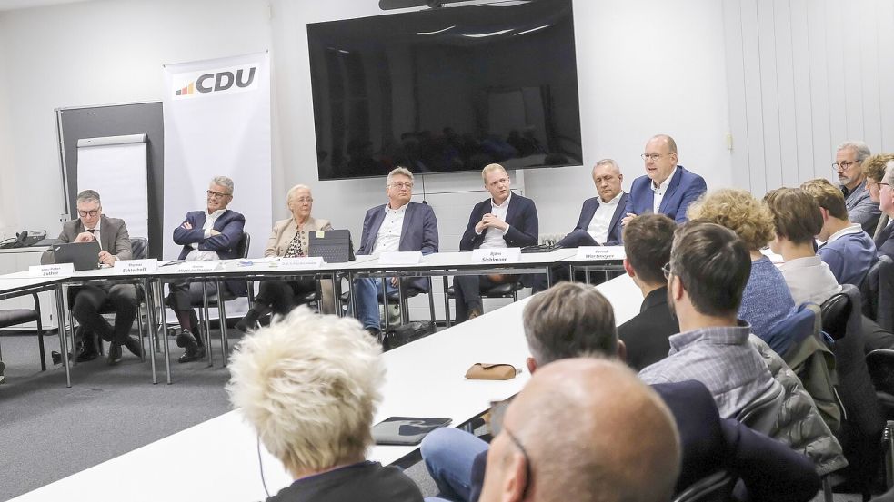 Fritz Brickwedde und Anette Meyer zu Strohen von der Osnabrücker CDU diskutierten mit den Geschäftsführern von Wio, WGO, Köster Bau, Thomas Echterhoff, dem Stephanswerk und den Evangelischen Stiftungen. Foto: Thomas Osterfeld