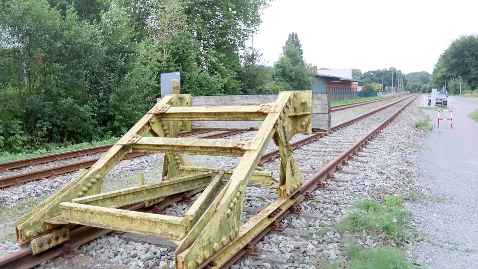 Auf der Bahnstrecke Aurich-Abelitz fahren derzeit nur Güterzüge.Foto: Romuald Banik