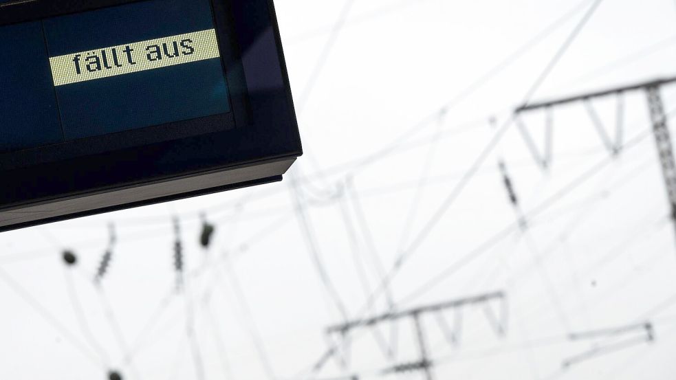 Nach Angaben der Bahn ist ein Stellwerk in Köln-Kalk betroffen. (Symbolbild) Foto: Federico Gambarini