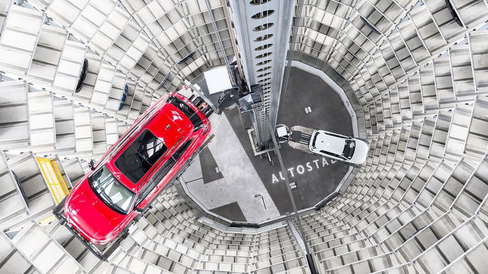 Kaum eine Stadt ist so abhängig vom Auto wie Wolfsburg. (Archivbild) Foto: Julian Stratenschulte