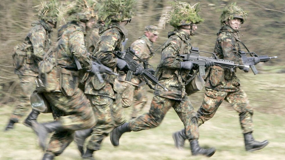 Mit dem Wehrdienstgesetz erhofft sich die Regierung mehr Klarheit darüber, wie viele junge Menschen für die Truppe in Frage kämen, und auch mehr Freiwillige. Foto: Frank May/dpa