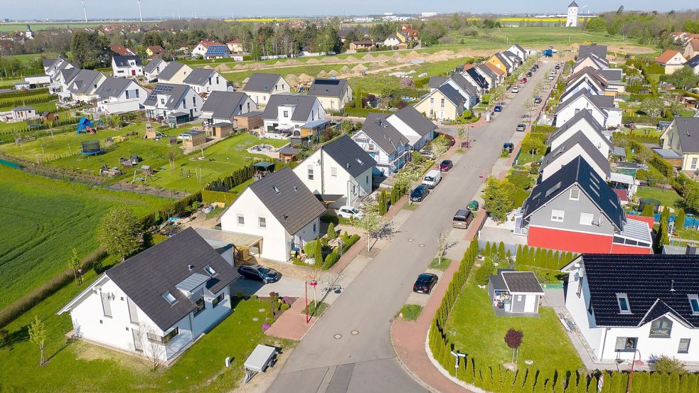 Ist für eine Mehrheit der Deutschen der Wohntraum: das freistehende Einfamilienhaus. (Symbolbild) Foto: Jan Woitas