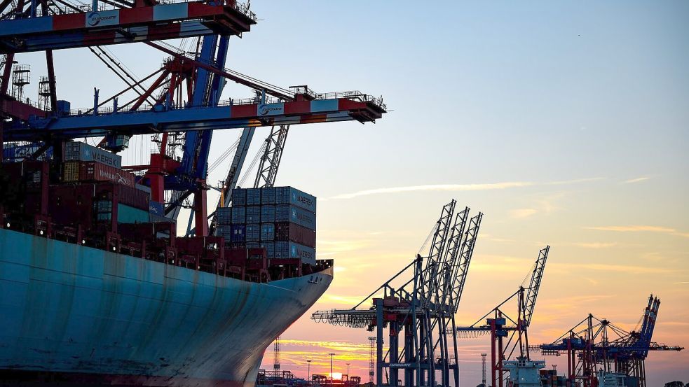 Ökonomen erwarten erst 2026 wieder ein deutliches Wachstum in Deutschland. (Archivbild) Foto: Axel Heimken/dpa