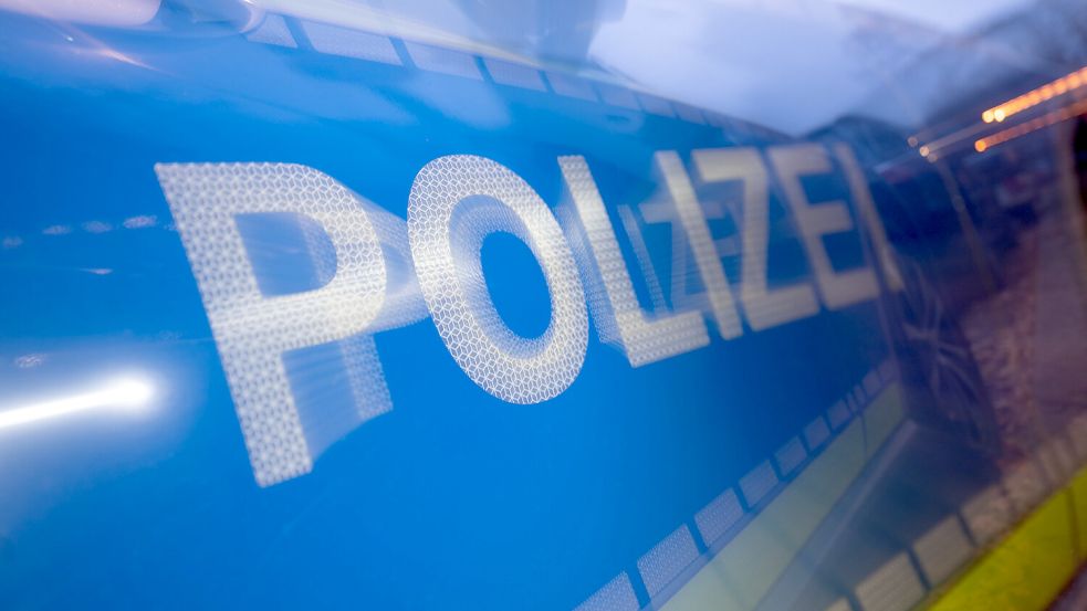 Die Polizei wurde zu einem Unfall auf der Autobahn 29 gerufen. Symbolfoto: Marijan Murat/dpa