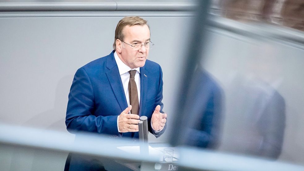 Bundesverteidigungsminister Boris Pistorius (SPD) wirbt im Bundestag für sein Wehrdienstmodell, zeigt sich aber offen für Kompromissvorschläge. Foto: Christoph Soeder/dpa