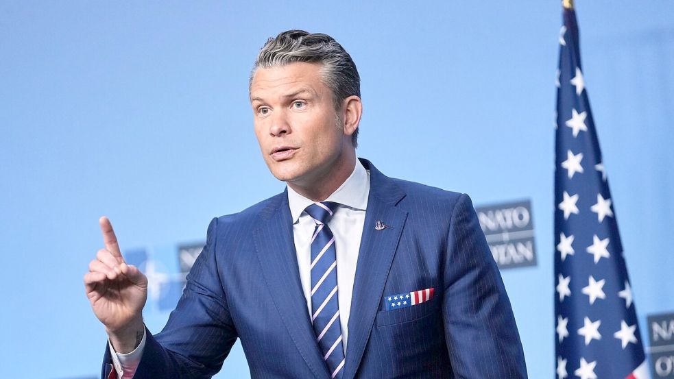 Hegseth droht Russland. (Archivbild) Foto: Virginia Mayo/AP/dpa