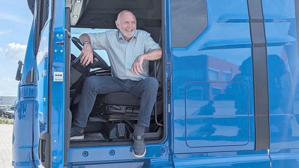 Jakob Weets, heute 75 Jahre alt, hat in seiner Spedition auch nach 40 Jahren noch gut lachen. Foto: Weets