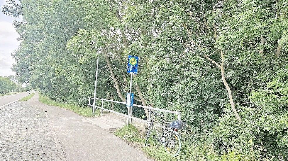 Die Bushaltestelle in Bingum wird 250 Meter weiter in Richtung Ampel an der Ziegeleistraße verlegt. Archivfoto: Tatjana Gettkowski