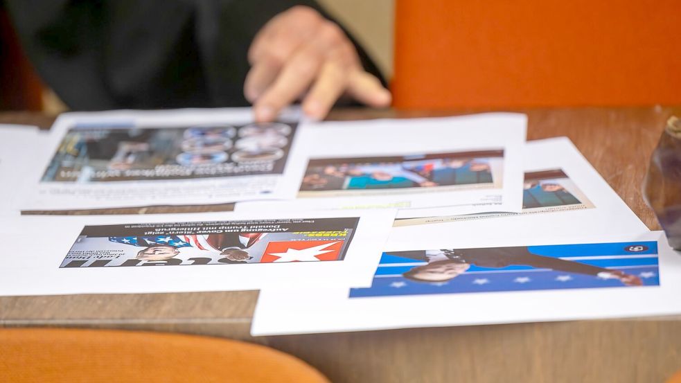 Bystrons Verteidiger versuchte in dessen Abwesenheit, die Vorwürfe vor Gericht mit Hilfe anderer Abbildungen zu relativieren. Foto: Peter Kneffel/dpa