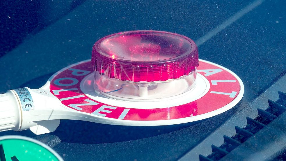 Die Bremer Polizei hat ein illegales Autorennen in der Überseestadt beendet. Foto: imago images/Michael Gstettenbauer