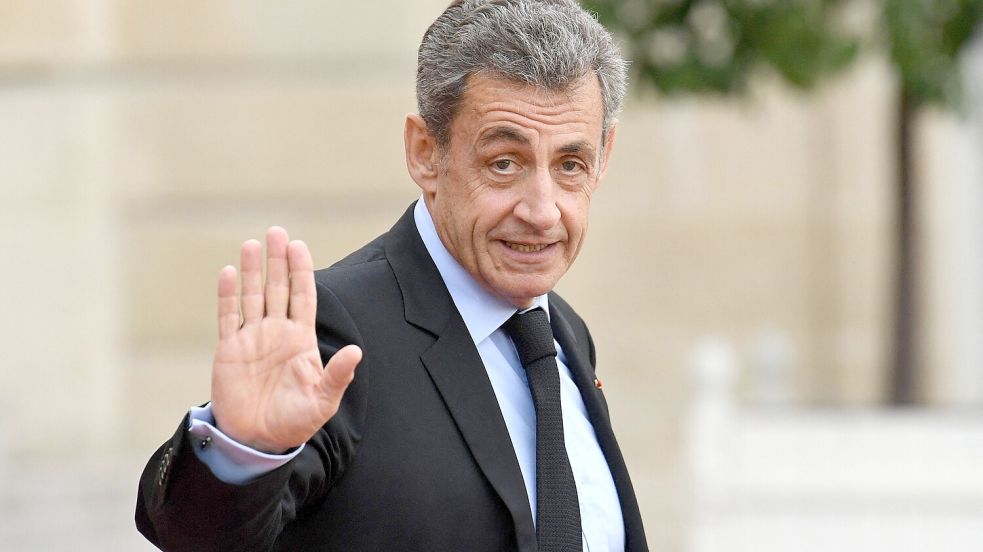 Sarkozy sagt tschüss: Der ehemalige französische Staatspräsident tritt am Dienstag seine Haft in einem Pariser Gefängnis an. Foto: AFP/BERTRAND GUAY