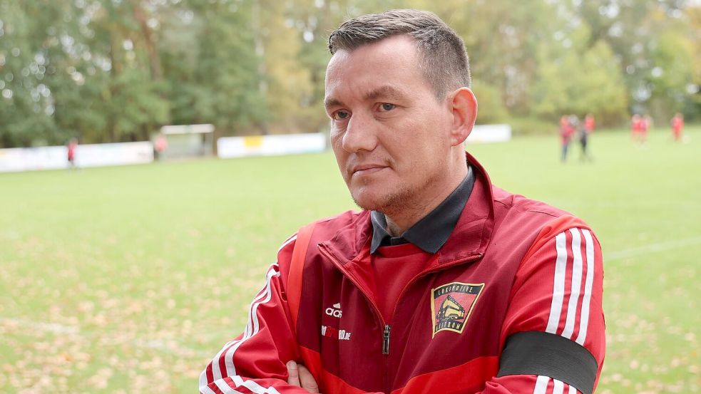 Der Vize-Vorsitzende von Fabians Fußballverein, Jan Boralewski, fand bewegende Worte für den Jungen. Foto: Bernd Wüstneck