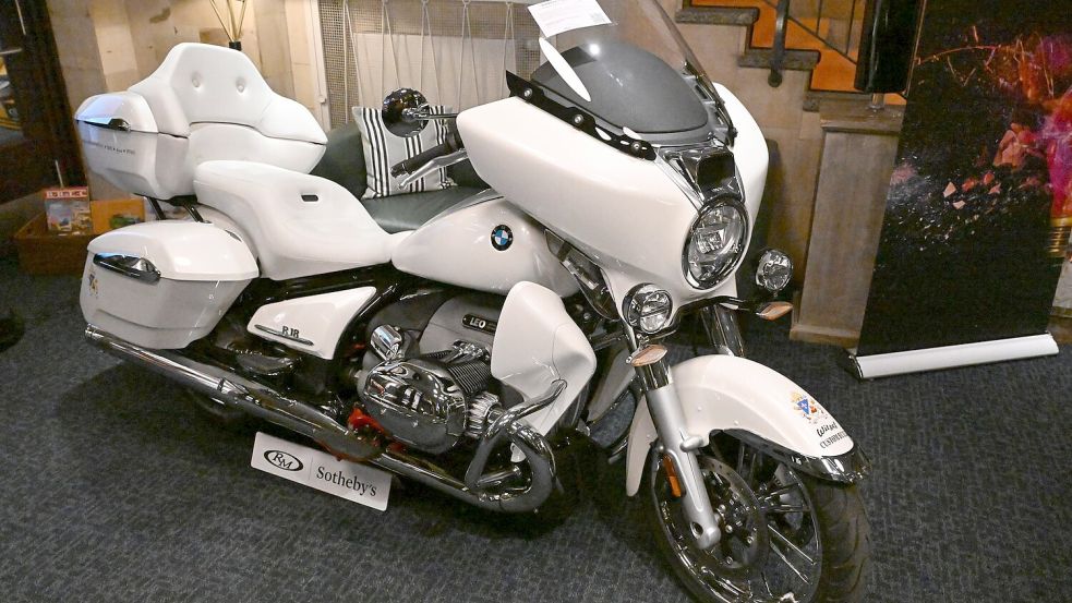 Papst Leo XIV. hatte das Motorrad im September in Rom in Empfang genommen. (Archivbild) Foto: Felix Hörhager