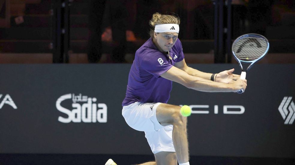 Beim Showturnier in Saudi-Arabien war für Alexander Zverev zuletzt früh Schluss. (Archivbild) Foto: Felice Calabro