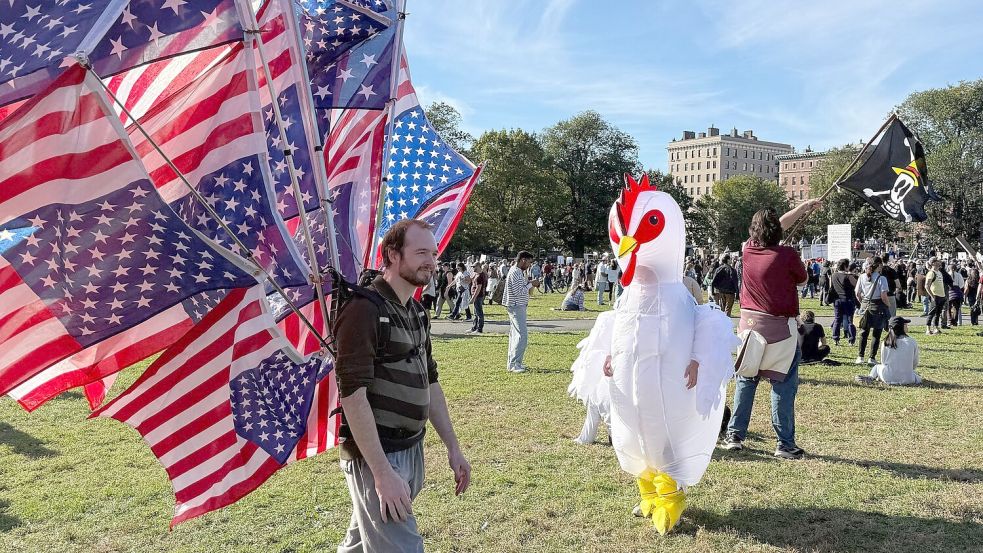 Auffällig in vielen Städten, wie hier in Boston: aufblasbare Kostüme. Foto: Franziska Spiecker