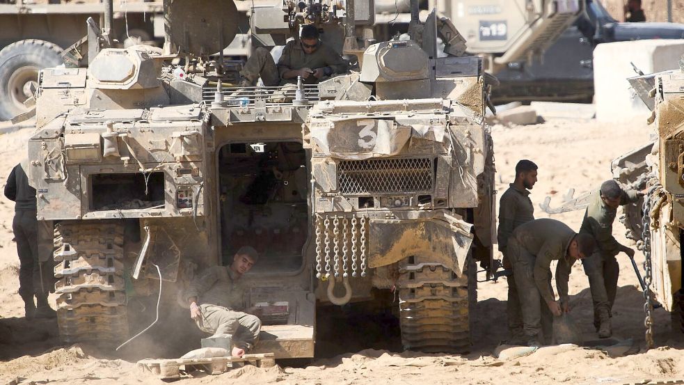 Seit dem 10. Oktober ist die Waffenruhe zwischen Israel und der Hamas im Gazastreifen in Kraft. (Archivbild) Foto: Ariel Schalit/AP/dpa