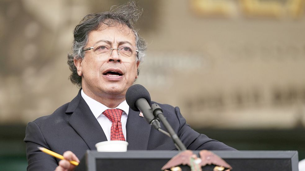 Kolumbiens Präsident Gustavo Petro wirft den USA vor, in kolumbianischen Gewässern einen Unschuldigen getötet zu haben. (Archivbild) Foto: Ivan Valencia/AP/dpa