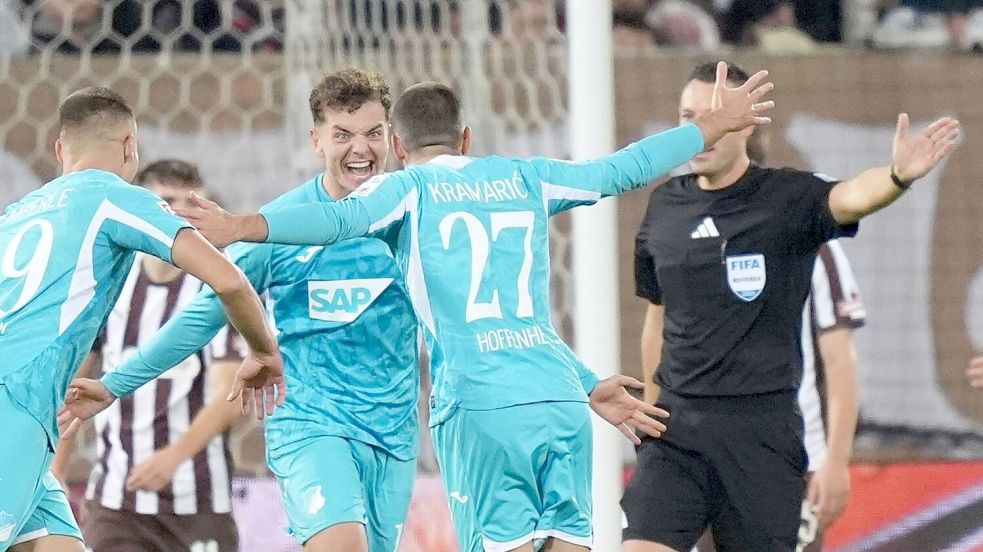 Andrej Kramaric (vorne, 1899 Hoffenheim) jubelt nach seinem Treffer zum 2:0. Foto: Marcus Brandt