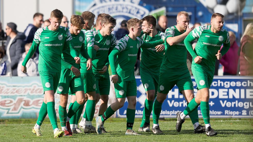 Eintracht Ihlow jubelte über den Derbysieg und verteidigte die Tabellenführung. Foto: Doden/Emden