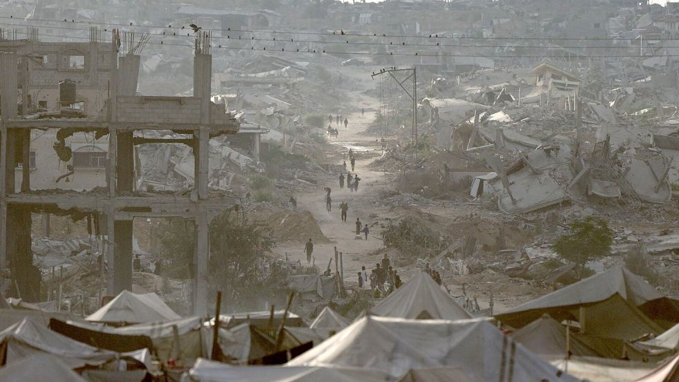 Die Lage im weitgehend zerstörten Gazastreifen ist weiterhin äußerst fragil. (Archivbild) Foto: Jehad Alshrafi/AP/dpa