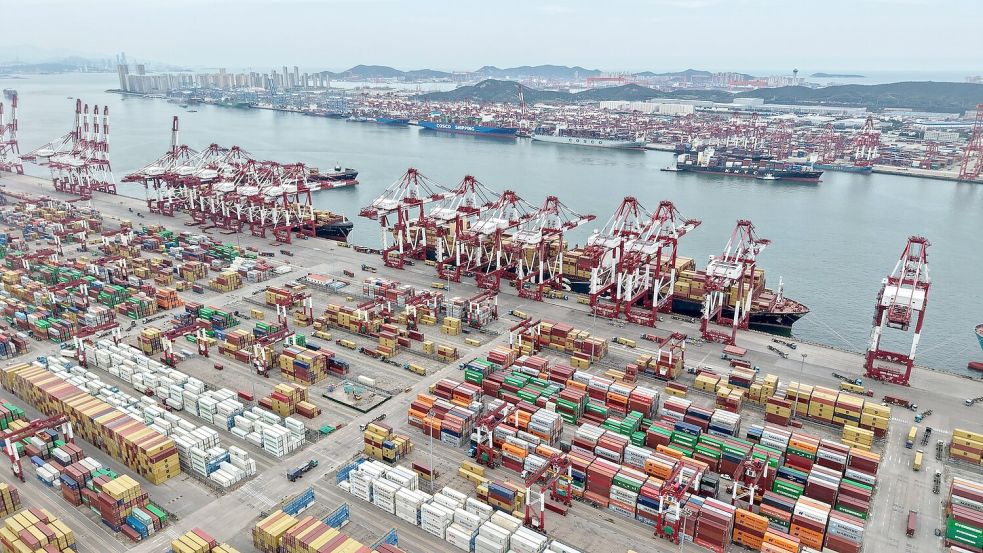 Chinas Wirtschaft verliert an Schwung. Die zweitgrößte Volkswirtschaft legte im dritten Quartal noch um 4,8 Prozent zu. (Archivbild) Foto: Li Ziheng/XinHua/dpa