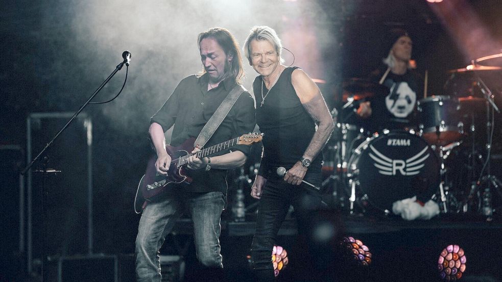 Am 25. Juli 2026 rockt Matthias Reim (rechts) mit seiner Band live auf der Freilichtbühne in Wiesmoor. Foto: Milan Schmalenbach