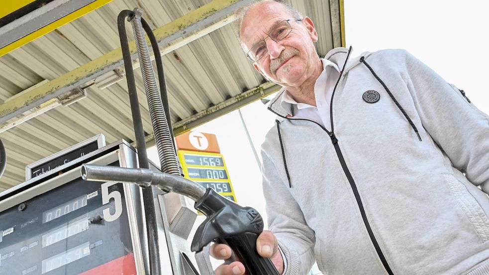 Manfred Seichter betreibt die City-Tankstelle in Leer. Foto: Klaus Ortgies