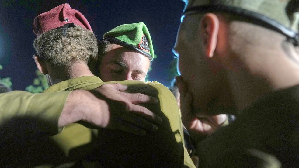 Die Hamas hat die Überreste einer weiteren getöteten Geisel übergeben. Foto: Francisco Seco/AP/dpa