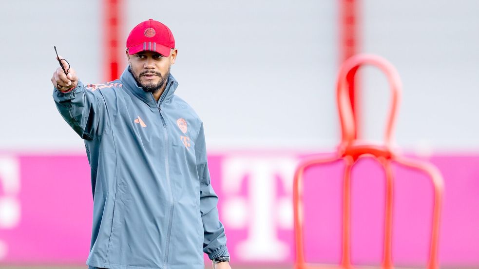 Bayern und Kompany - das passt. Der Coach beim Abschlusstraining. Foto: Sven Hoppe