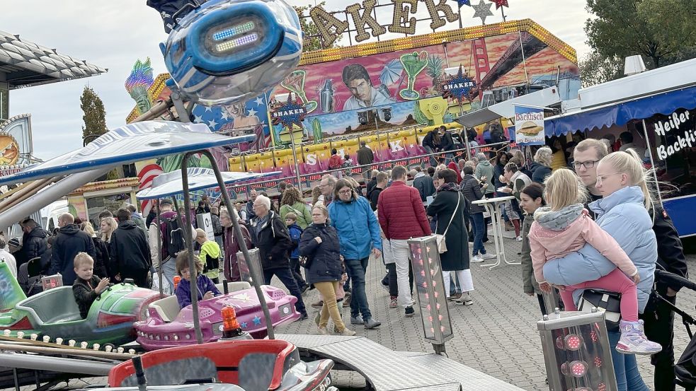 In Ostrhauderfehn wird Straßenfest gefeiert. Viele Vereine, Firmen und Schausteller wirken am bunten Programm mit. Foto: Archiv