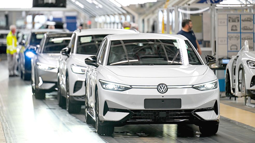 Produktion von ID.7 und ID.4 bei VW Emden: Relativ viele in dem ostfriesischen Werk nutzen die Vorzüge der Altersteilzeit. Foto: dpa/Archiv/Sina Schuldt