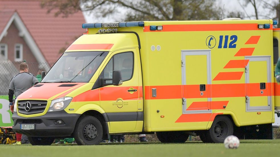 Krankenwageneinsätze komme im Fußball öfter vor. So heftig wie Mario Wilde erwischt es aber selten mal einen Akteur. Foto: Archiv