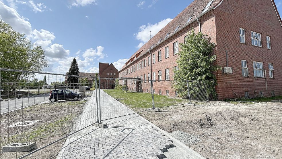 Im Frühjahr waren die ersten Straßen auf dem Kasernengelände beim Eingang Skagerrakstraße nahezu fertig. Foto: Karin Böhmer