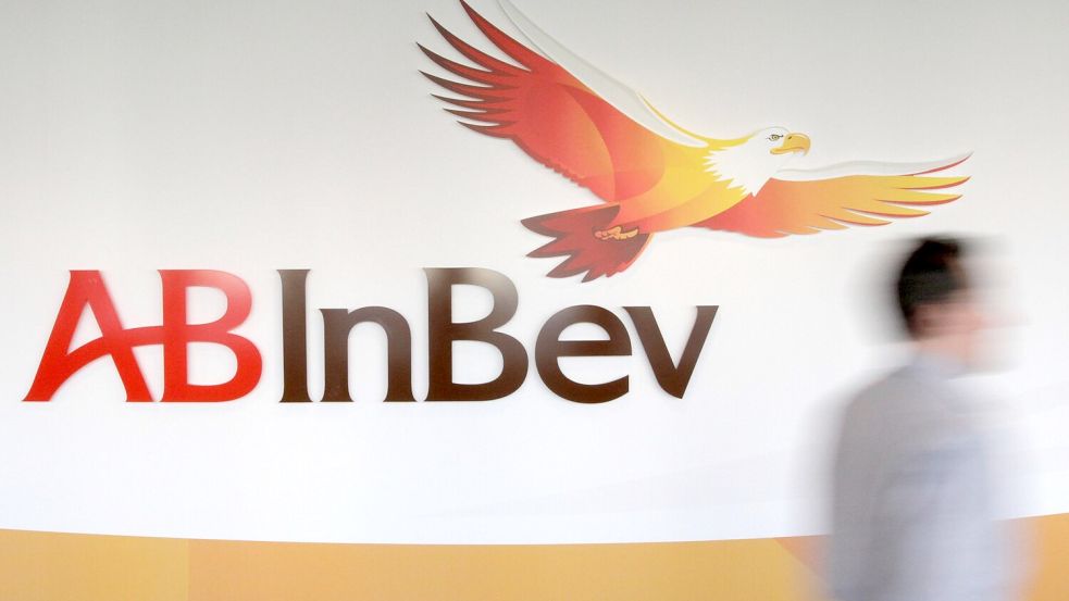 Der weltgrößte Braukonzern AB Inbev bringt sein Lagerbier zurück auf den deutschen Markt. (Archivbild) Foto: Yves Logghe/ap/dpa